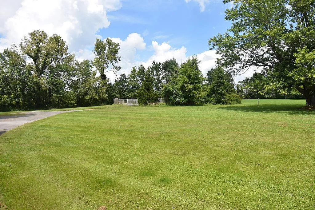 216 Skylark Dr photo 1