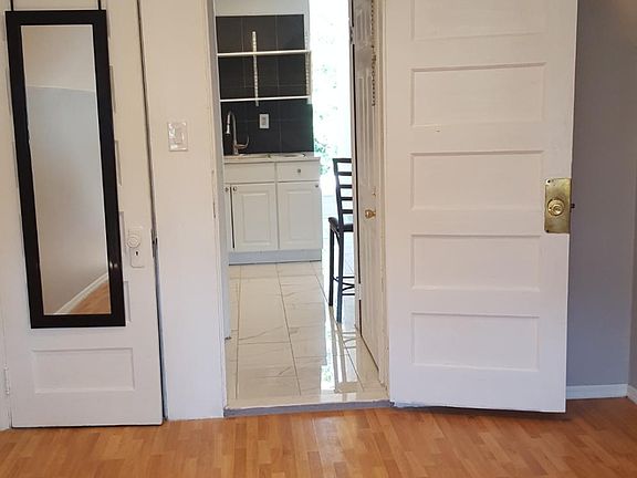 4th image of 305 Woodside Ave Floor 3