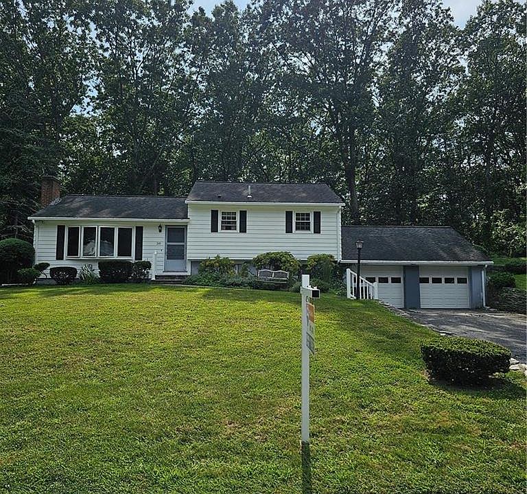 1st image of 38 Oakwood Dr