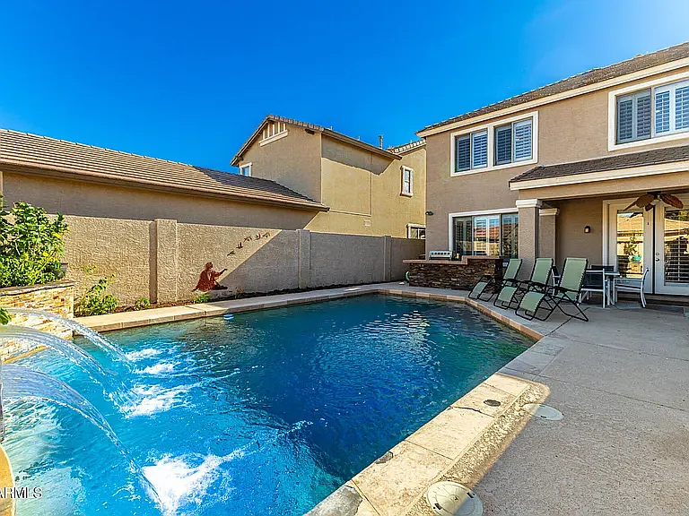 4 bed, 3308 sqft, $4,350 — Photo 2