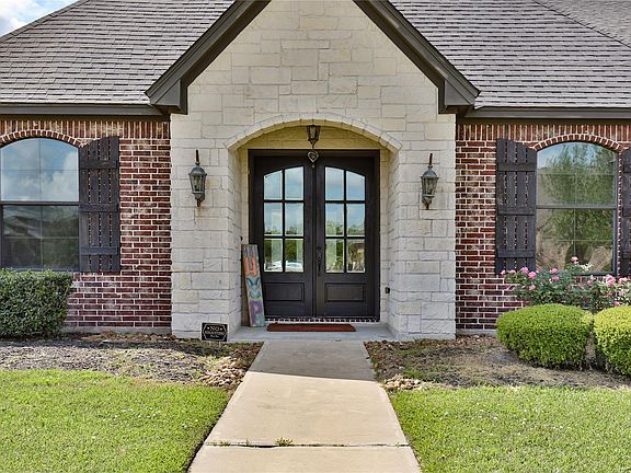 2nd image of 717 Rustic Oaks Dr