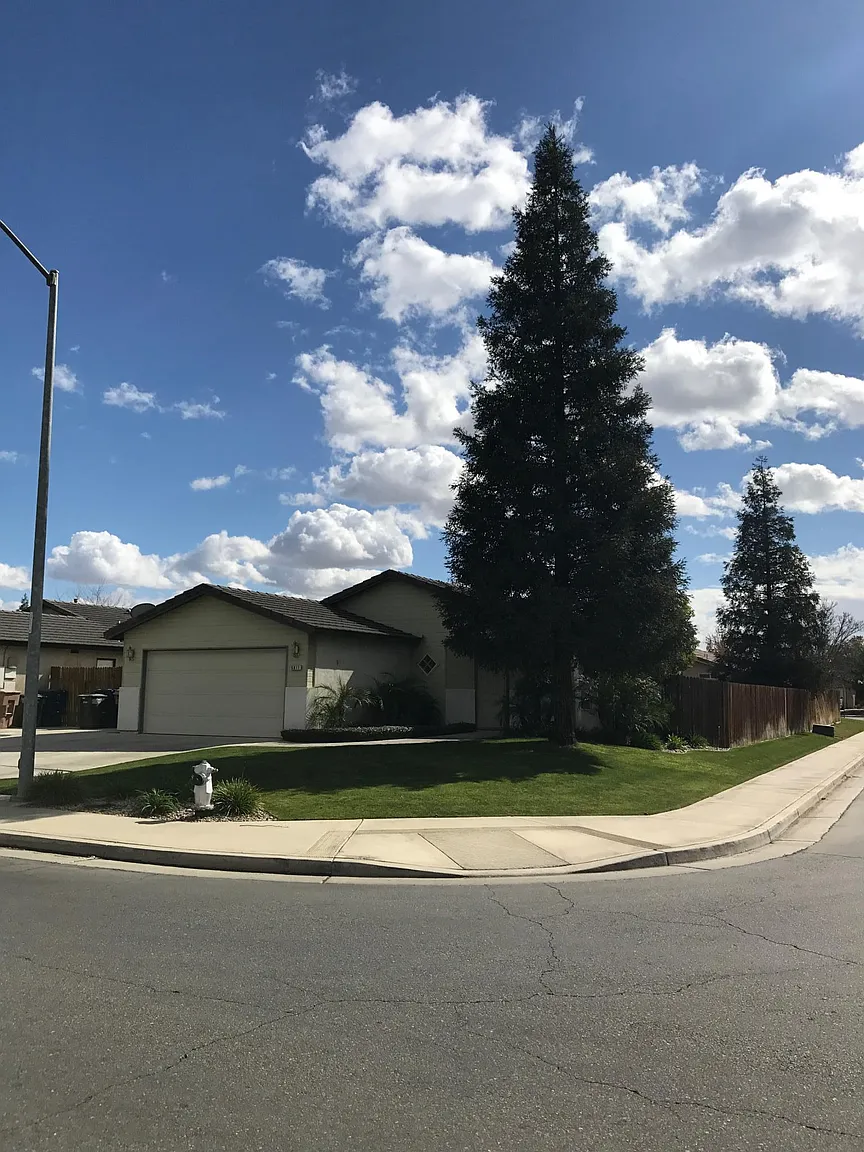 5811 Sarona St photo 1