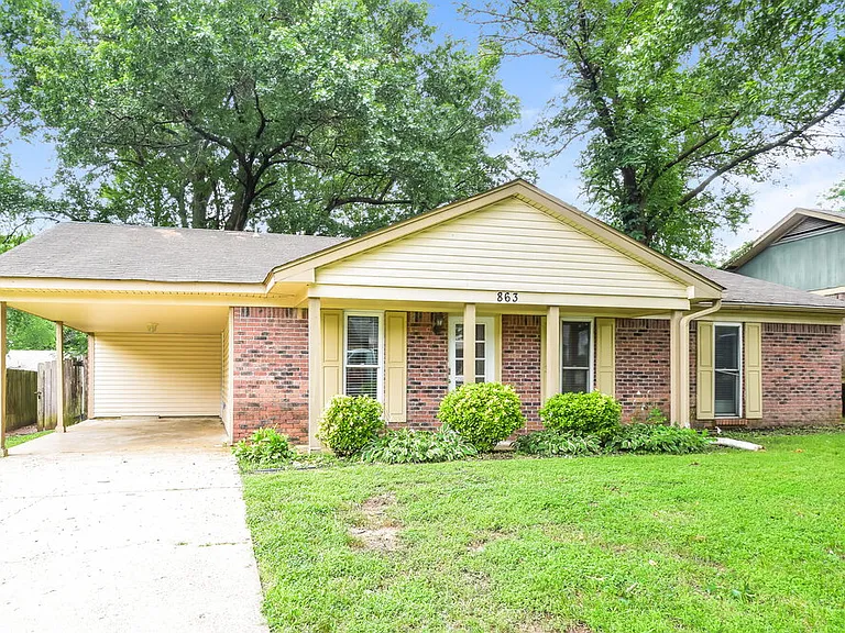 863 Hackberry Dr — Photo 3