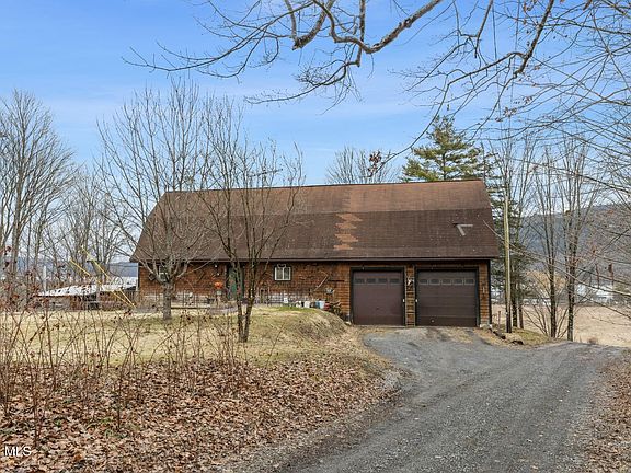 5th image of 3 Maple Acres Way