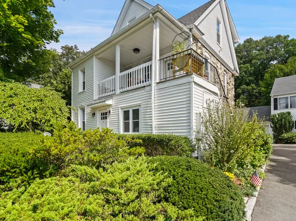 36 Decatur St APT 4, Cos Cob, CT 06807