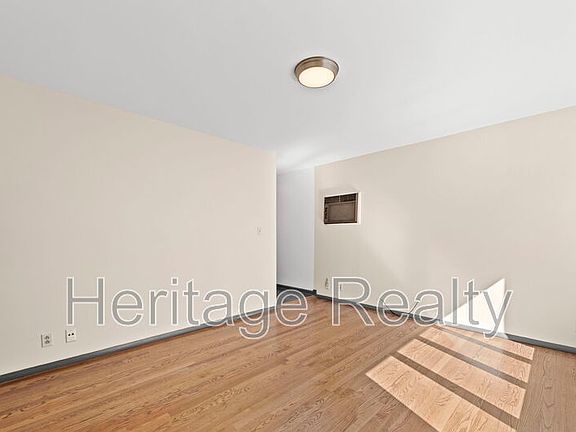 3rd image of 721 Lippencott St