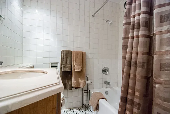 Rented by WAM Partners - William Moses Co. | media 91