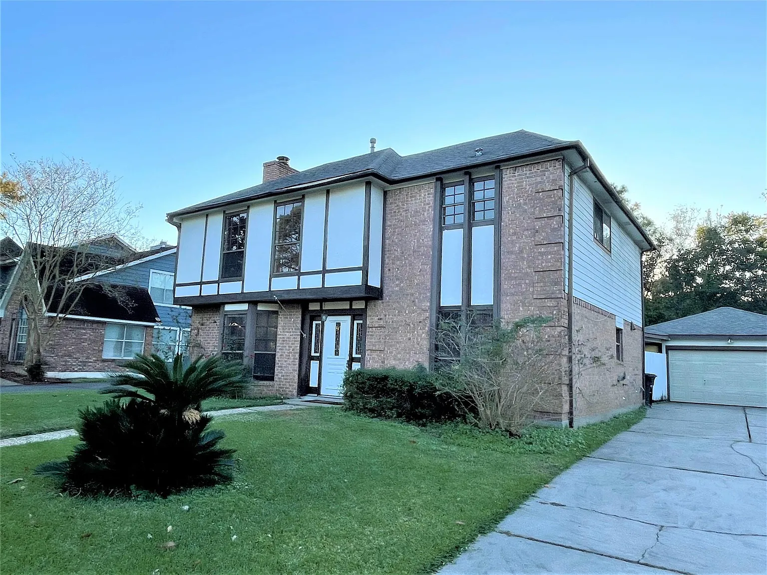 4 bed, 2.5 bath, 2086 sqft, $2,200 — Photo 2