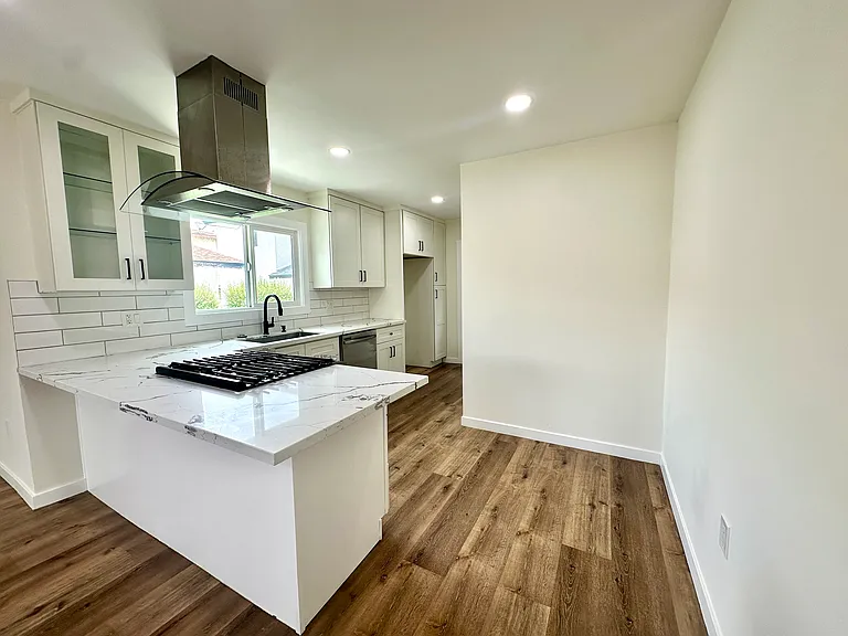 2230 S Grand Ave — Photo 4