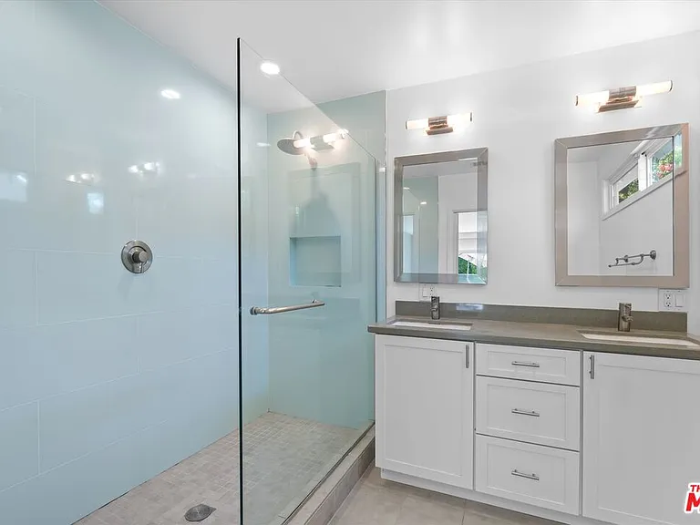 2809 S Canfield Ave — Photo 9