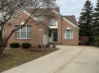 1643 Boulder Ct, Rochester, MI 48306