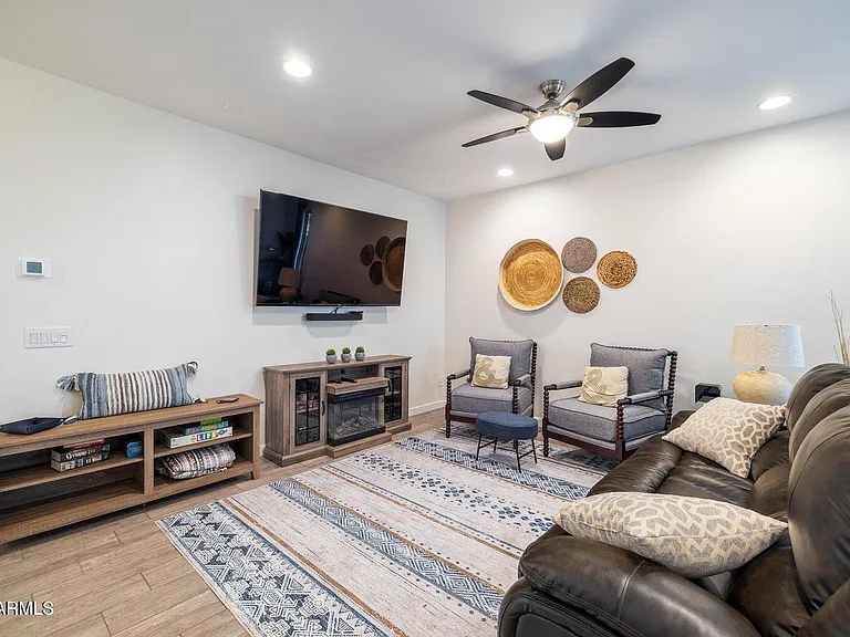 8924 W Solano Dr — Photo 19