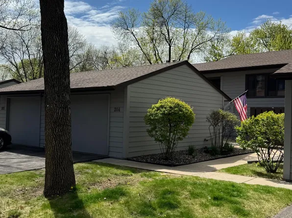 284 W Eagle Lake Dr, Maple Grove, MN 55369