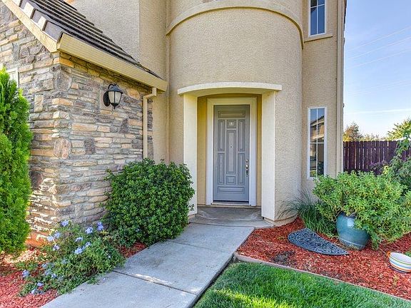 2nd image of 414 Millbrook Ct