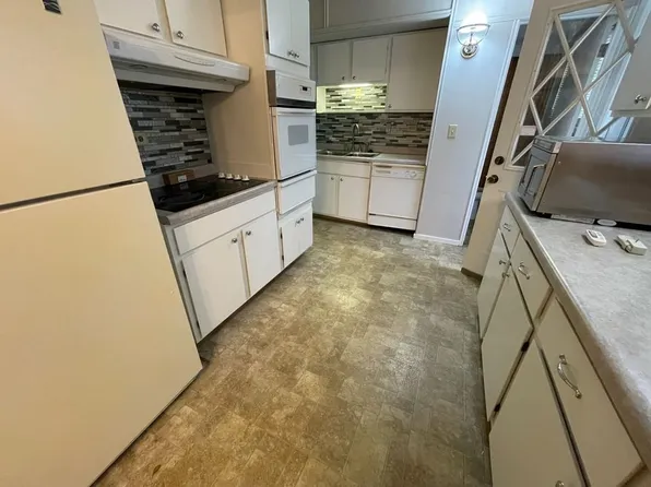 2283 S Riverside Dr, Beloit, WI 53511