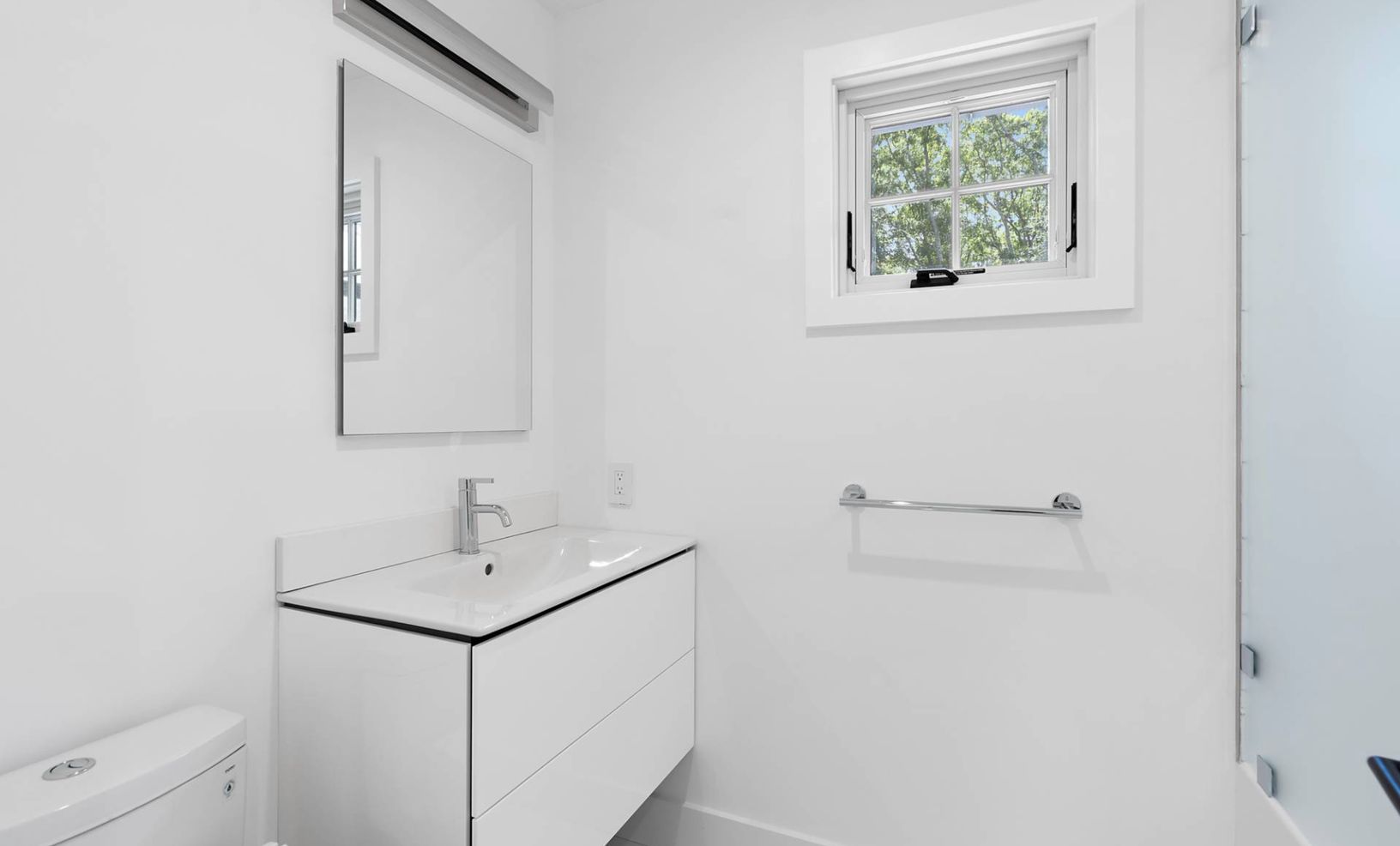  Guest Bedroom En Suite Bathroom