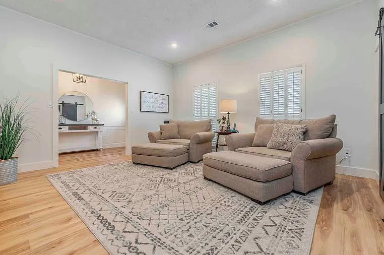4 bed, 3.5 bath, 2463 sqft, $3,400 — Photo 4