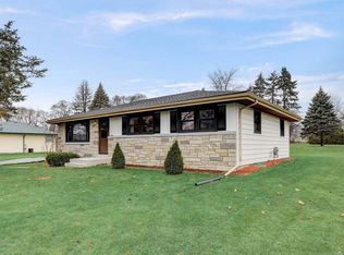 4647 S 35th St, Greenfield, WI 53221