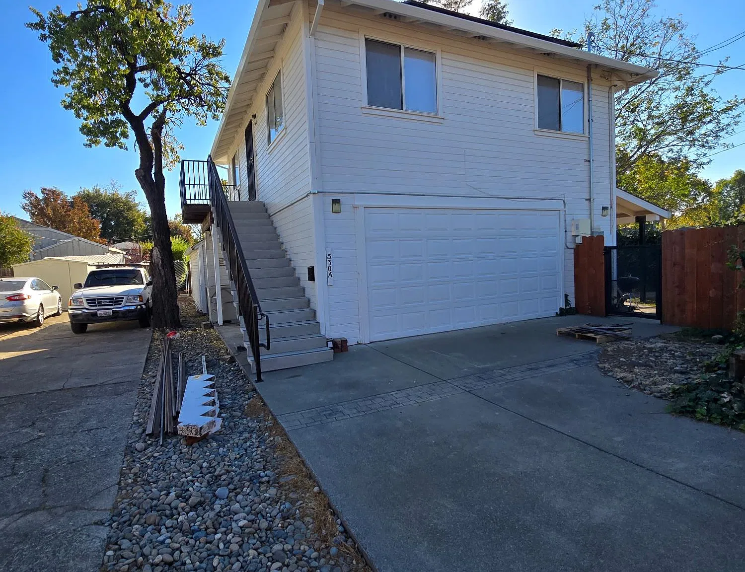 2 bed, 900 sqft, $2,400 — Photo 1