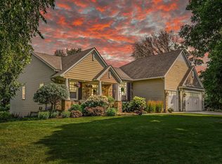 9153 Braxton Dr, Eden Prairie, MN 55347