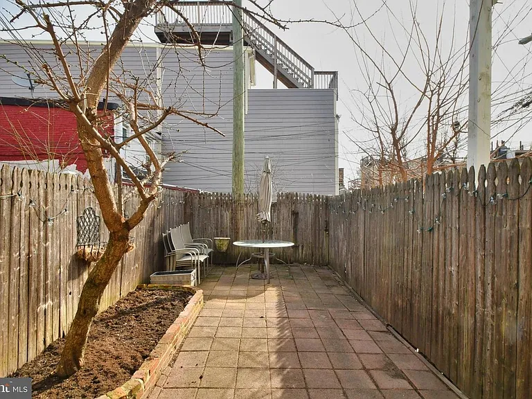 3017 Hudson St — Photo 6