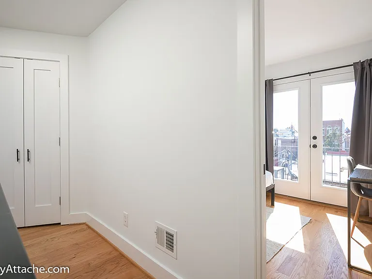 631 Constitution Ave NE — Photo 9