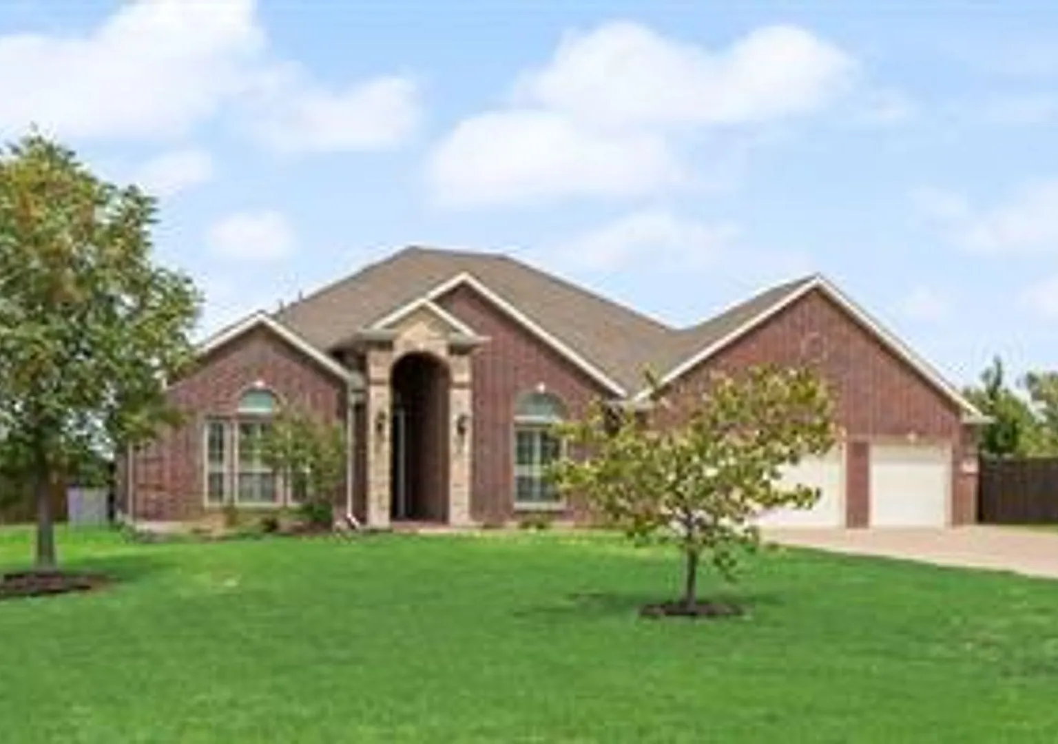 Beautiful Home in Villages of Fox Hollow — Photo 1
