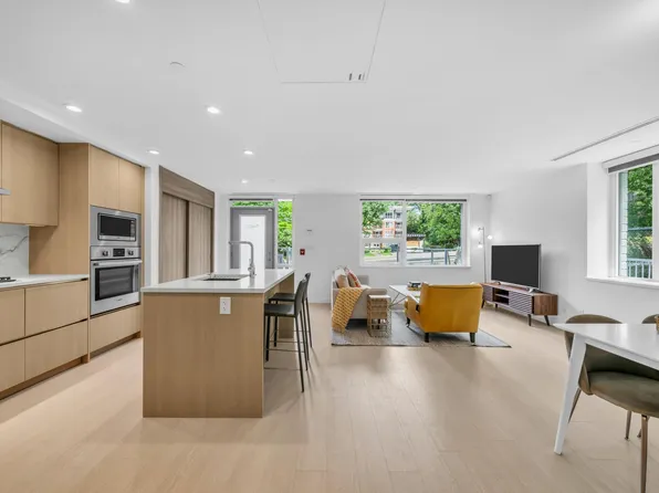 13778 100th Ave #7, Surrey, BC V3T 0V3