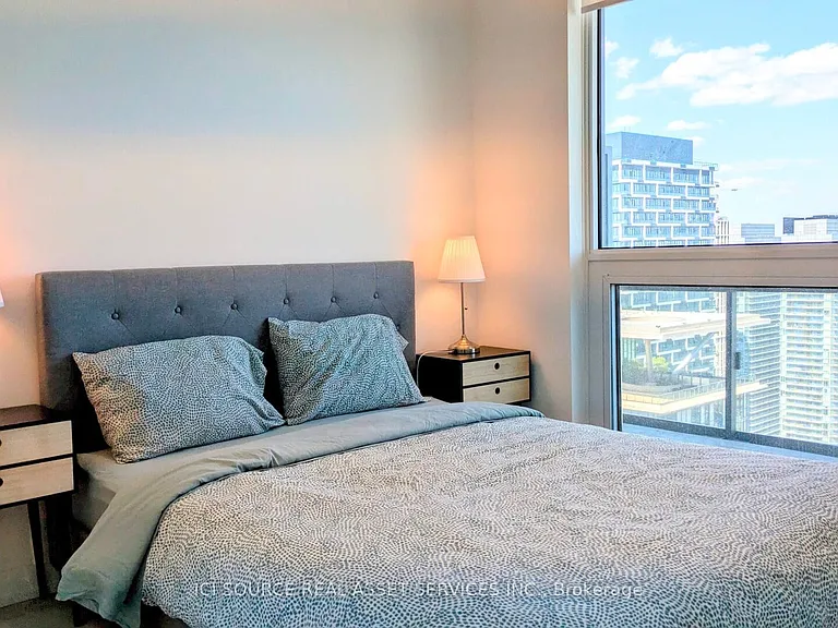 39 Roehampton Ave #3210 — Photo 8