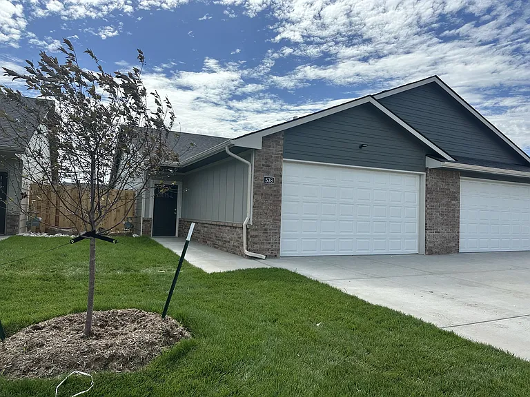 490 Long Path Ct — Photo 1