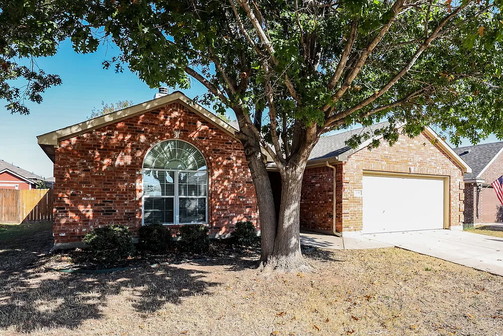 4 bed, 2.0 bath, 1554 sqft, $2,060 — Photo 3