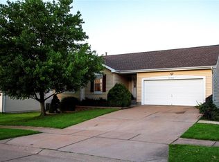 2708 Midland Crossing Ct, Maryland Heights, MO 63043