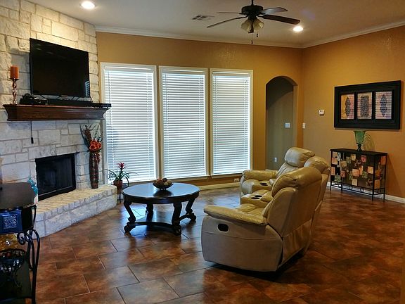 3rd image of 119 Oak Meadow Trl