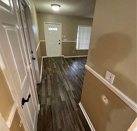 4th image of 5407 Sandhurst Cir S