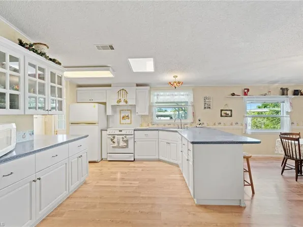 278 Riverwood RD, NAPLES, FL 34114