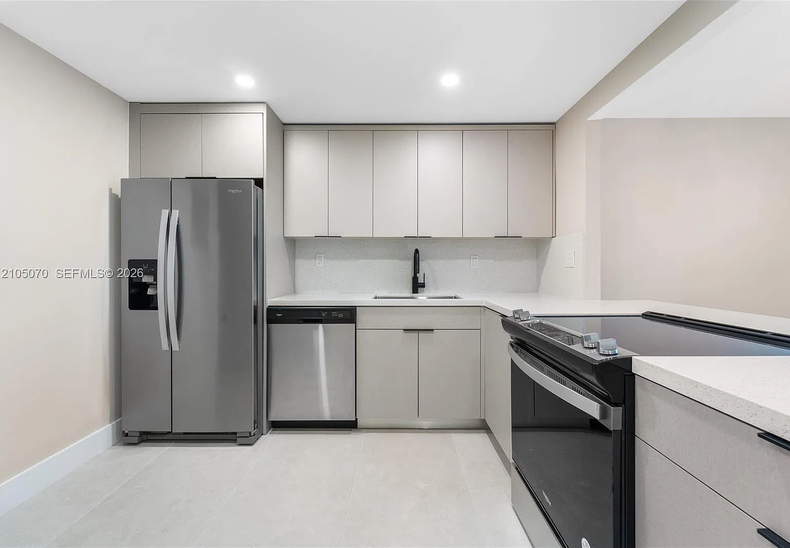 Bayshore Place Condo — Photo 3
