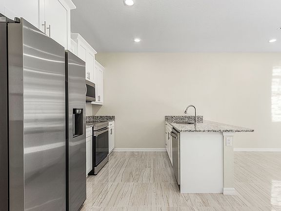 4th image of 4652 26th St SW