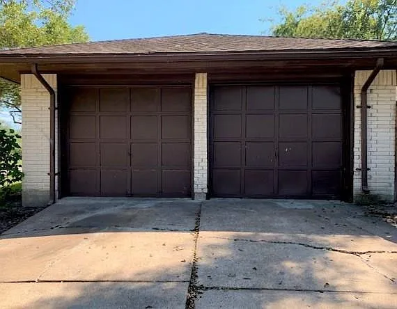 2123 Williamsburg Ct S — Photo 2