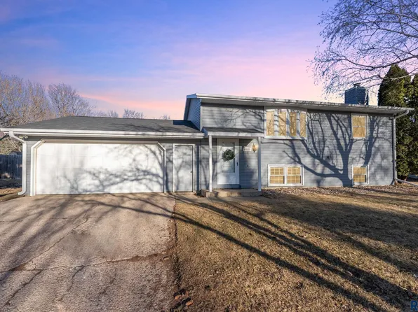 6008 W Cheyenne Dr, Sioux Falls, SD 57106