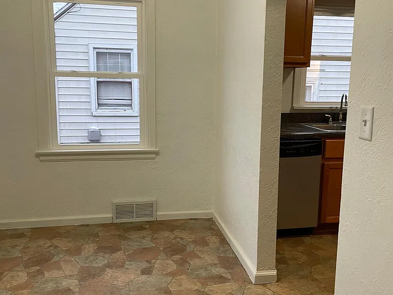 254 Eldred St — Photo 15