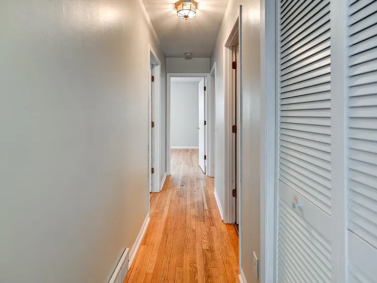 10 Bradford Ln — Photo 24