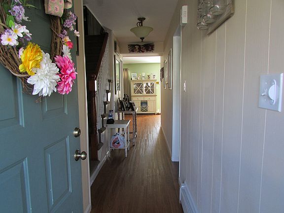Front door/hallway