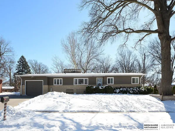 1932 Monterey Dr, Lincoln, NE 68506