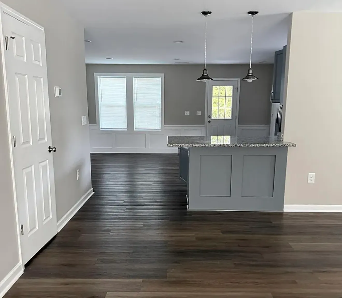 3 bed, 2.5 bath, 1562 sqft, $2,100 — Photo 2