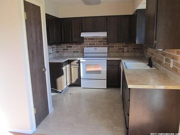 5th image of 2221 W Rustic Roads Dr