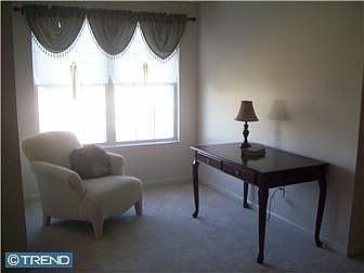 3rd image of 211 Gladstone Way