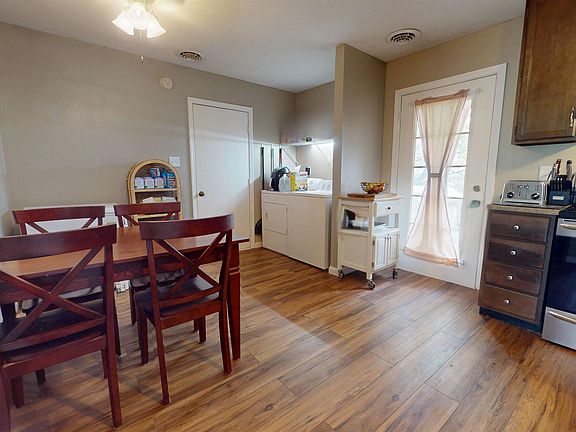 4th image of 112 E Hillview Dr