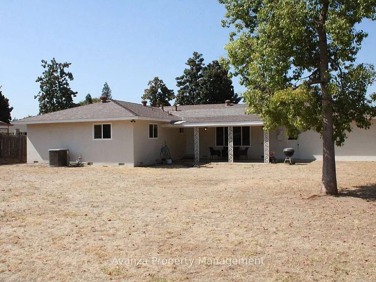 725 W Rialto Ave — Photo 26