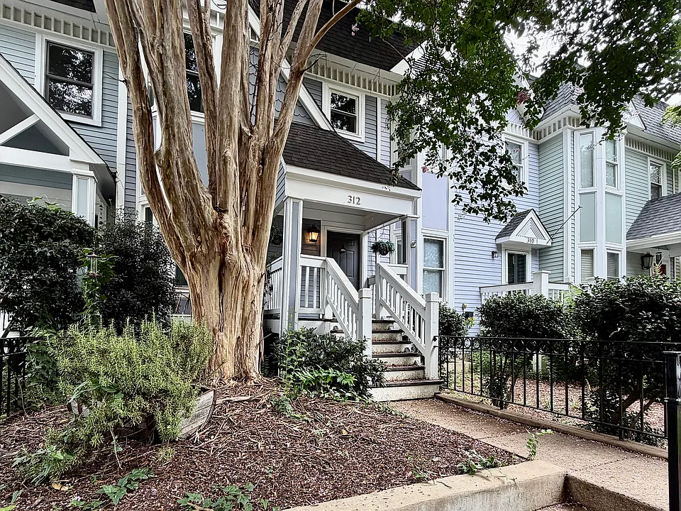 312 W 10th St