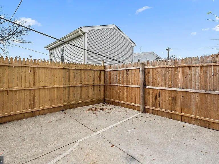 4578 Mitchell St — Photo 22